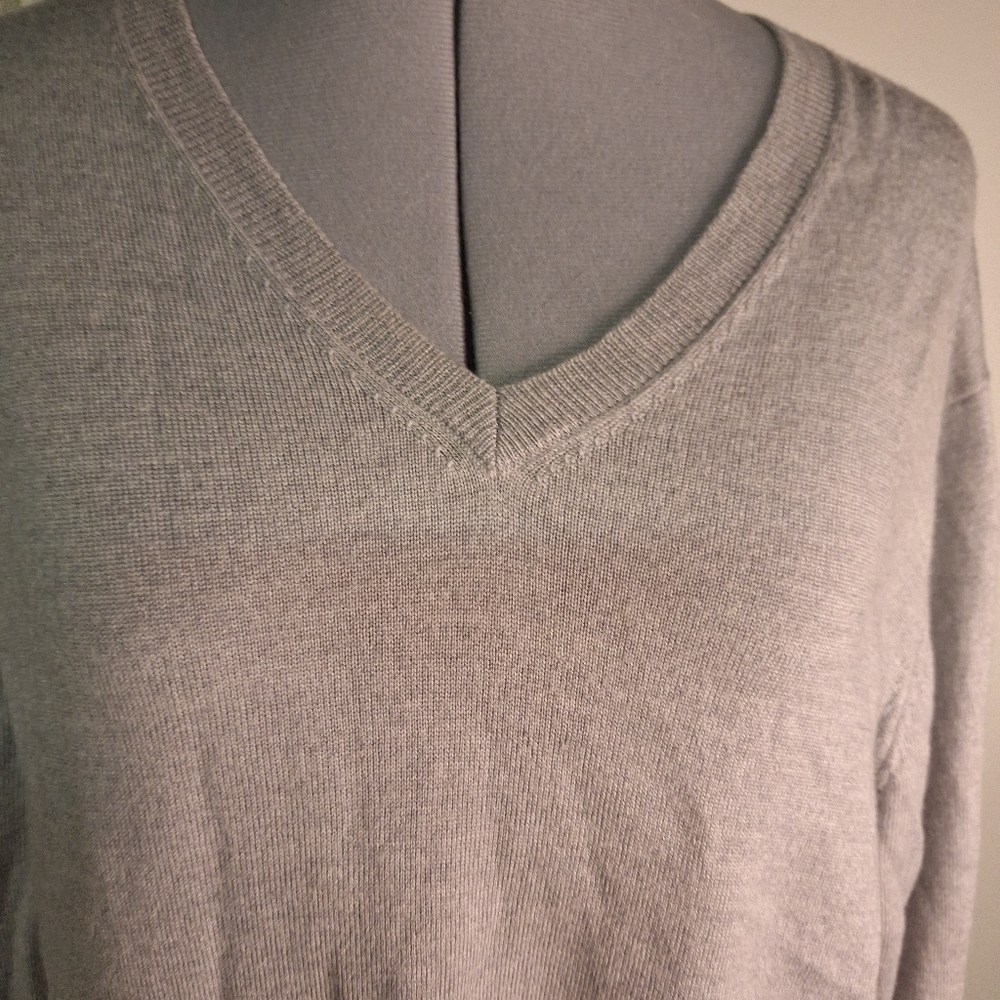 Joseph Abboud  V-Neck Light Gray Sweater 100% Marino Wool Size XL